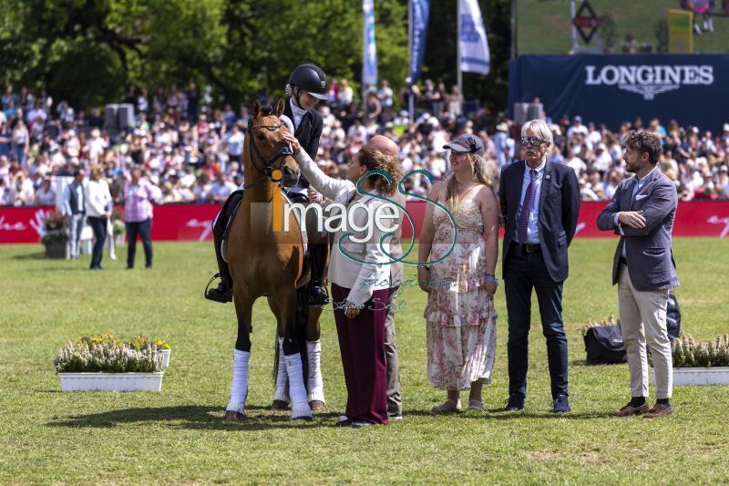 dressage PrizeGiving_Hamburg_20240512_SS350525.jpg